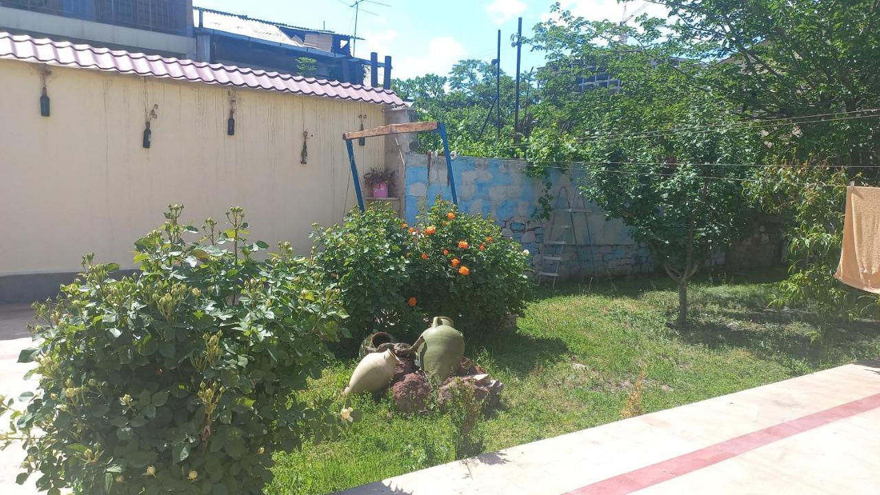 Bonjour Guest House Erévan Extérieur photo