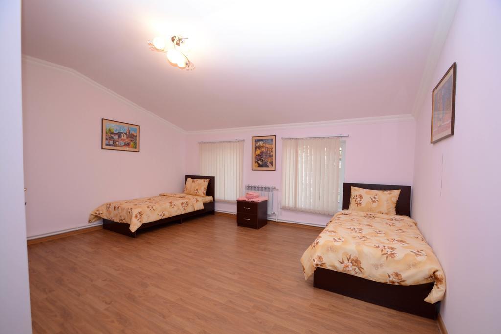 Bonjour Guest House Erévan Extérieur photo
