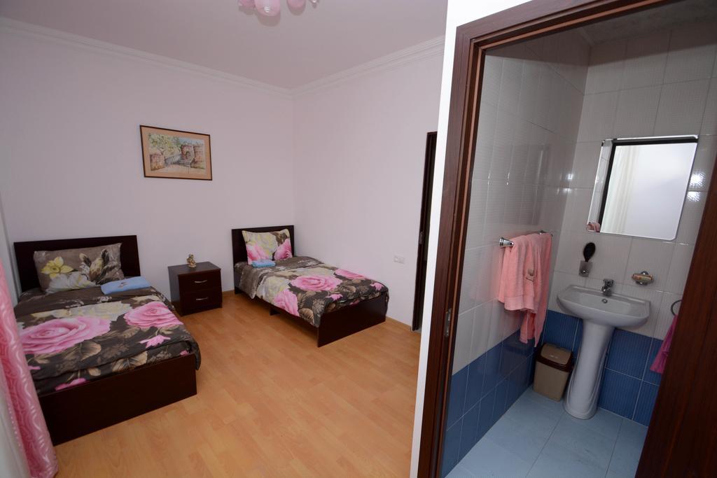 Bonjour Guest House Erévan Extérieur photo