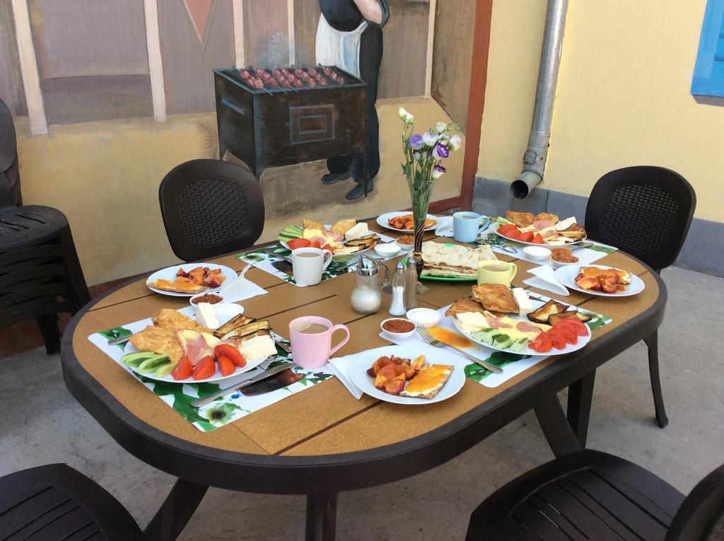 Bonjour Guest House Erévan Extérieur photo