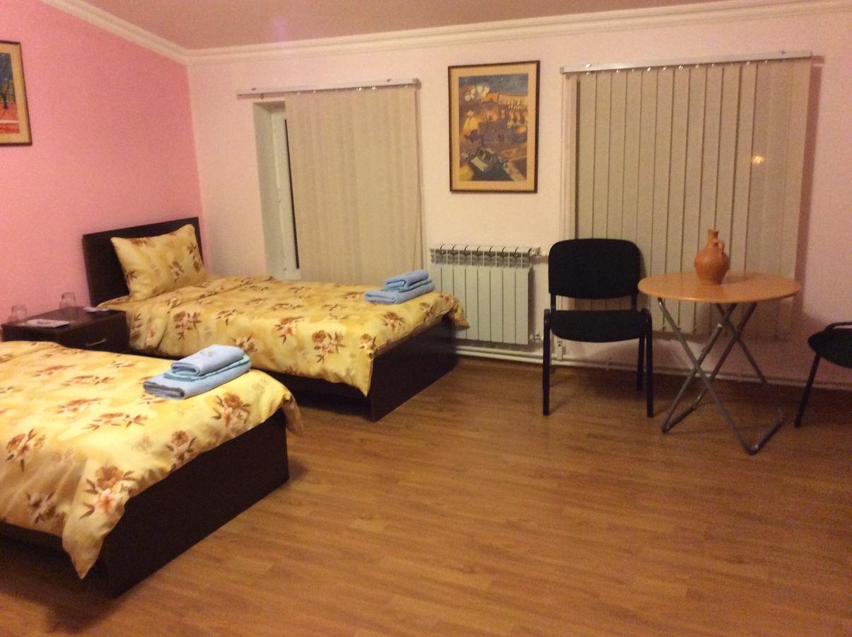 Bonjour Guest House Erévan Extérieur photo